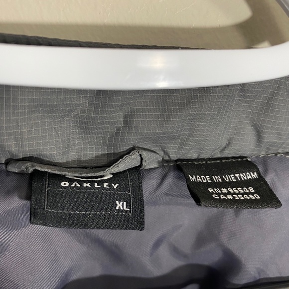 SOLD! 2 OAKLEY JACKET - Picture 11 of 14